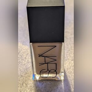 NARS Radiant Creamy Light Reflecting  Foundation - FIGI Color